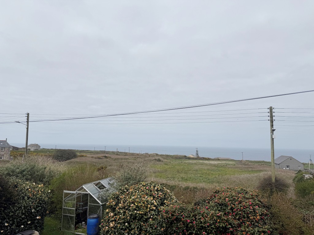 Lot: 118 - DETACHED HOUSE WITH ATTACHED ANNEXE GARDEN, GARAGE AND TWO DRIVES - View from first floor taken from master bedroom window